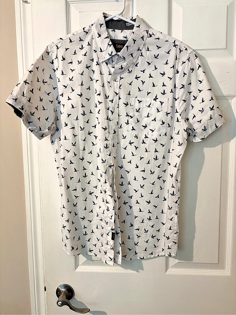 Lee Men's Short Sleeve Bird Print Button Down Shirt